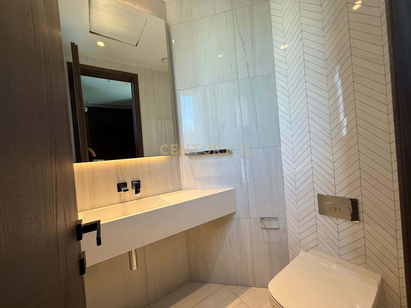 3 bedrooms Apartment in Germasogeia, Limassol, Cyprus No. 6394