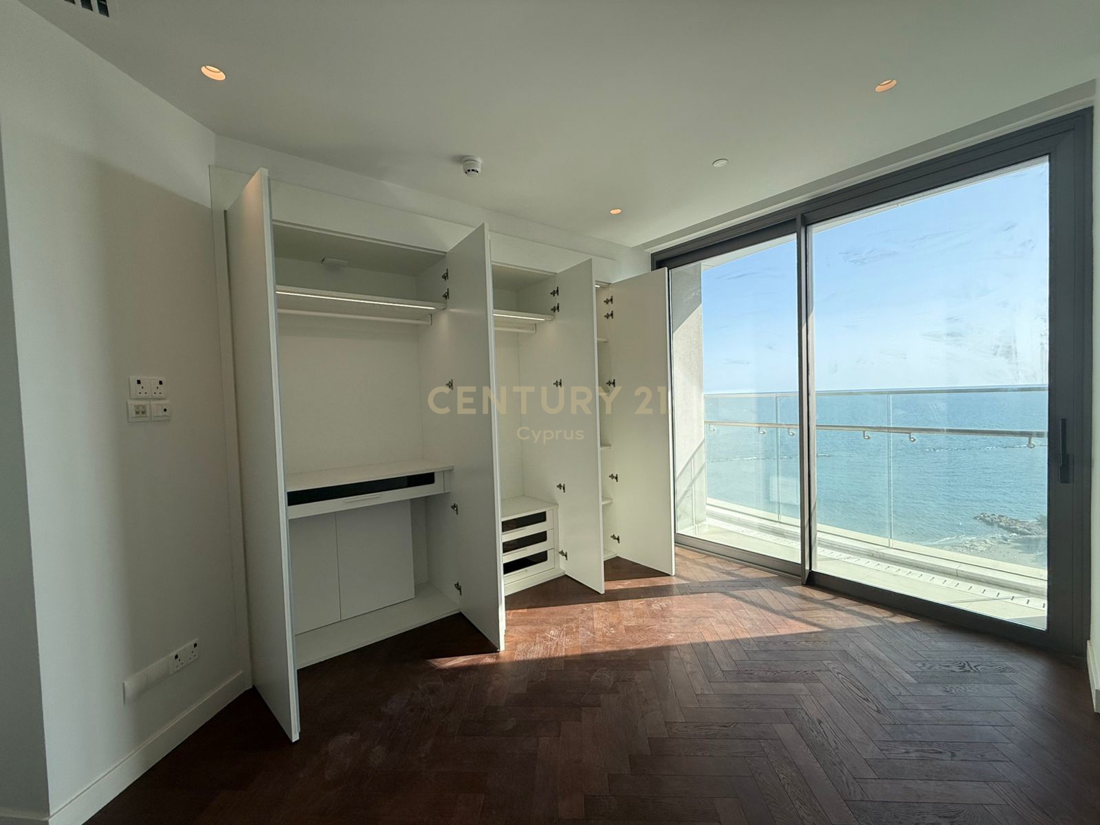 3 bedrooms Apartment in Germasogeia, Limassol, Cyprus No. 6394