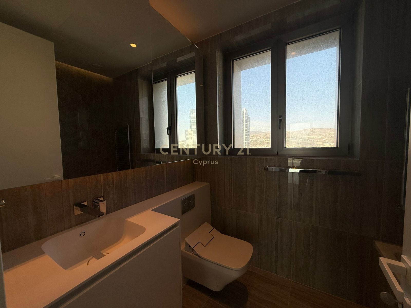 3 bedrooms Apartment in Germasogeia, Limassol, Cyprus No. 6394