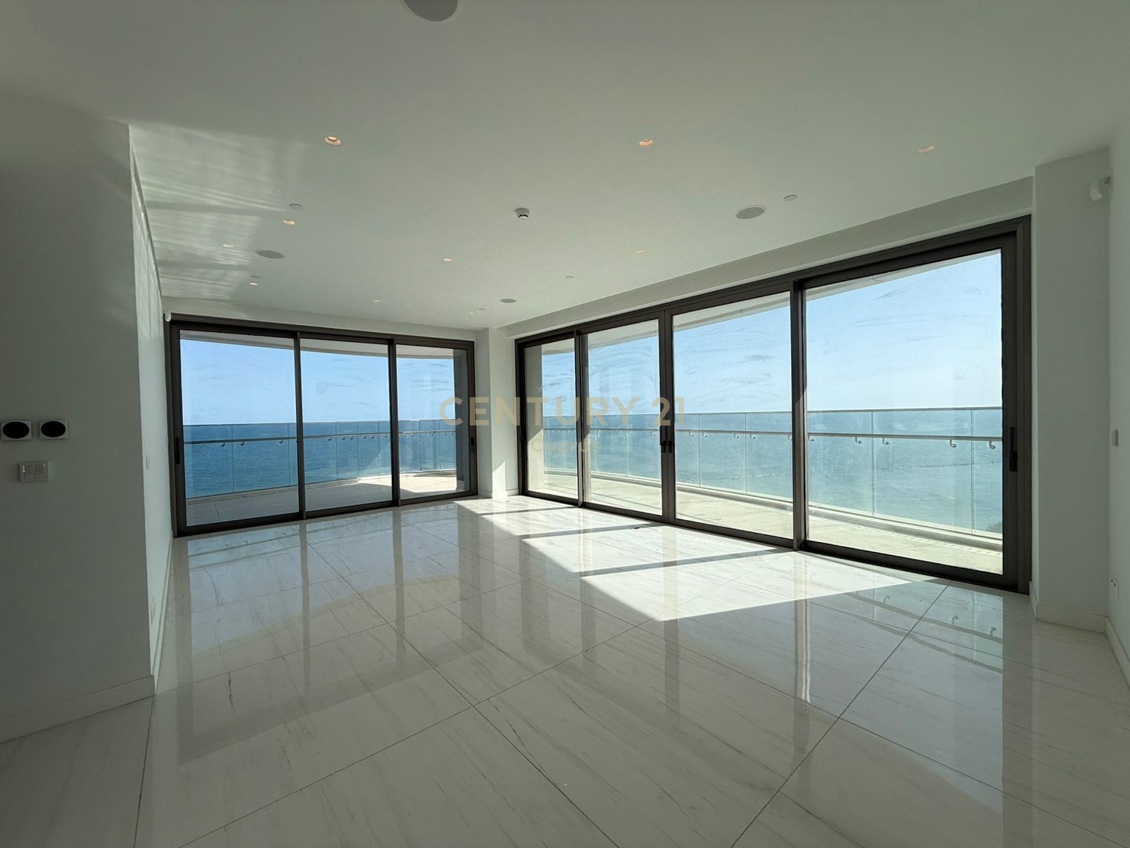 3 bedrooms Apartment in Germasogeia, Limassol, Cyprus No. 6394