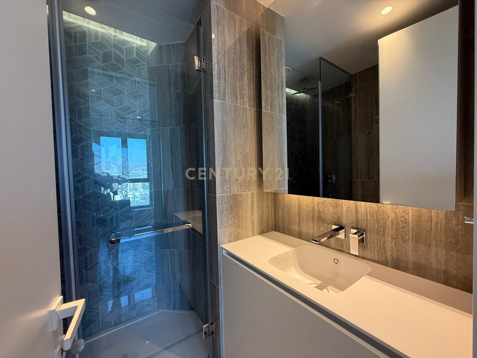 3 bedrooms Apartment in Germasogeia, Limassol, Cyprus No. 6394