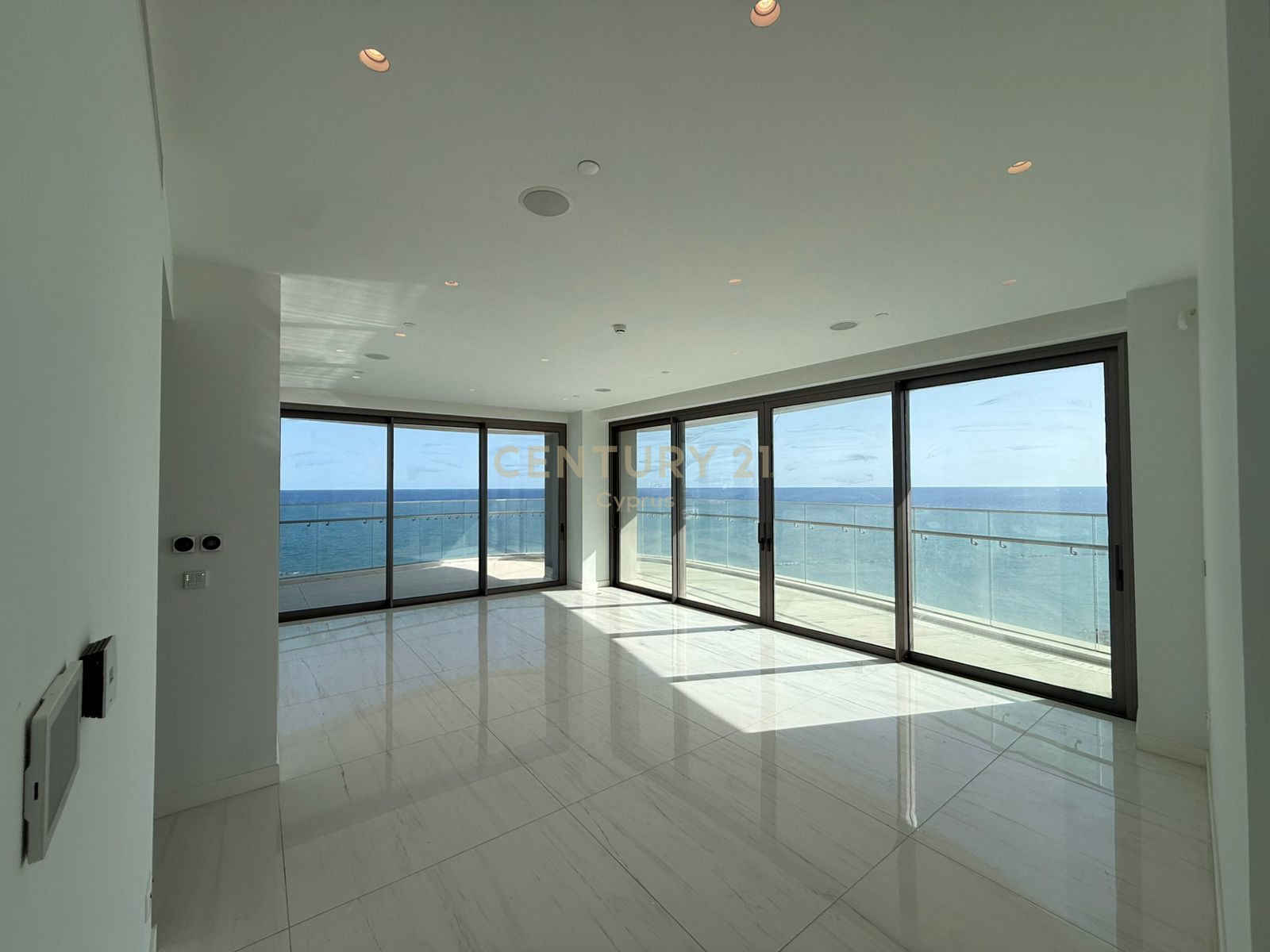 3 bedrooms Apartment in Germasogeia, Limassol, Cyprus No. 6394