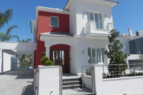 5 bedrooms Villa in Limassol, Cyprus No. 38436