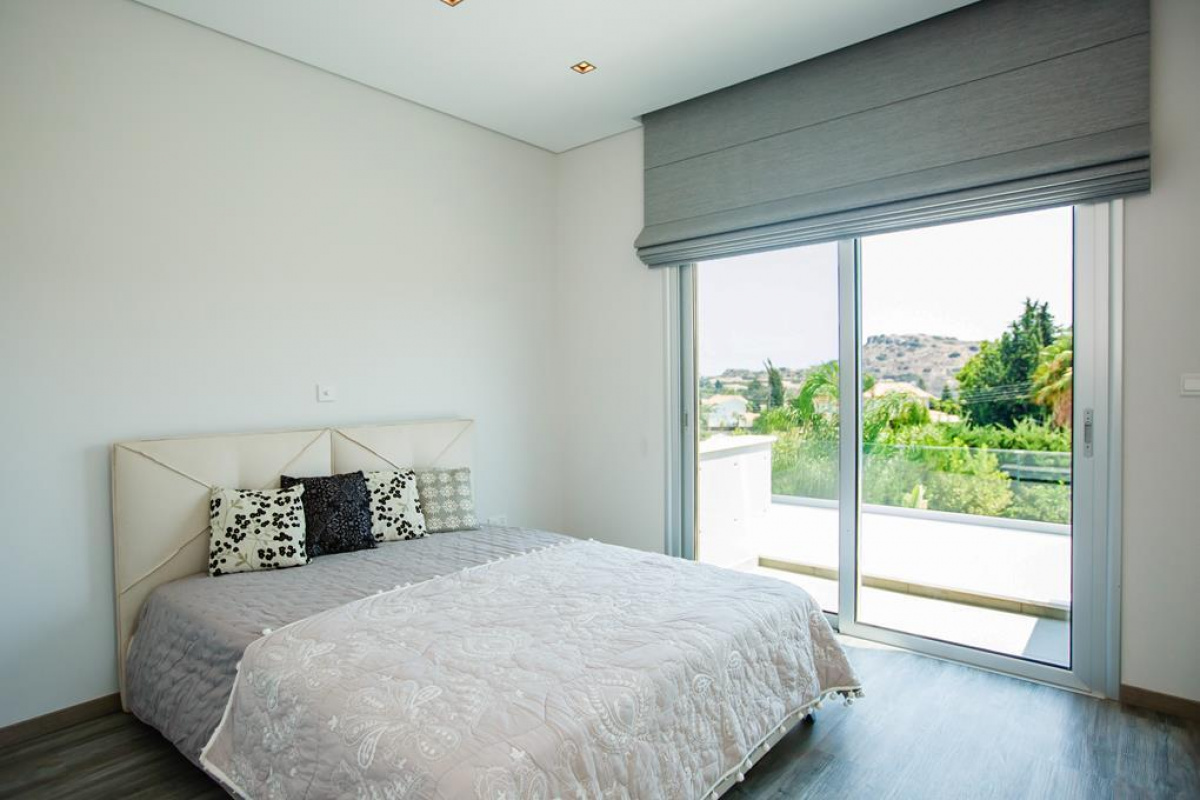 4 bedrooms Villa in Limassol, Cyprus No. 38158