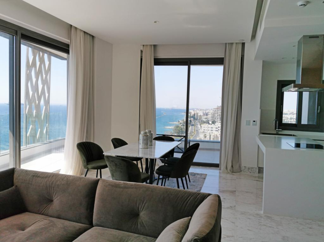 4 bedrooms Apartment in Limassol, Cyprus No. 38659