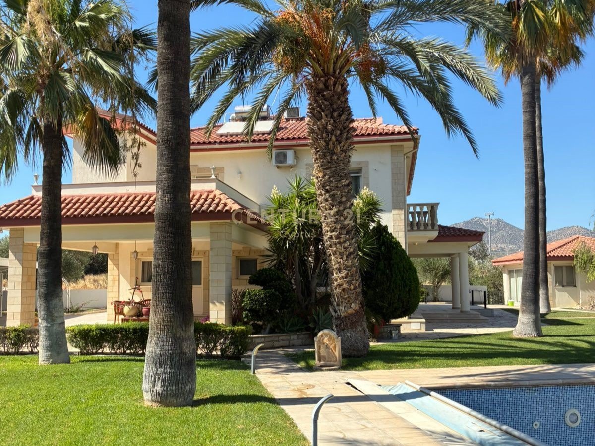 4 bedrooms Villa in Pyrgos, Limassol, Cyprus No. 55390