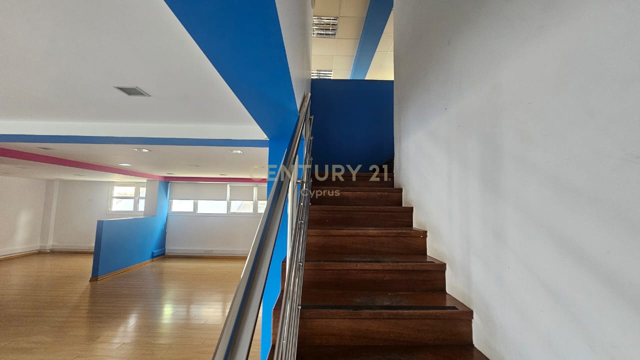 247m2 Bureau à Limassol, Chypre No. 54042