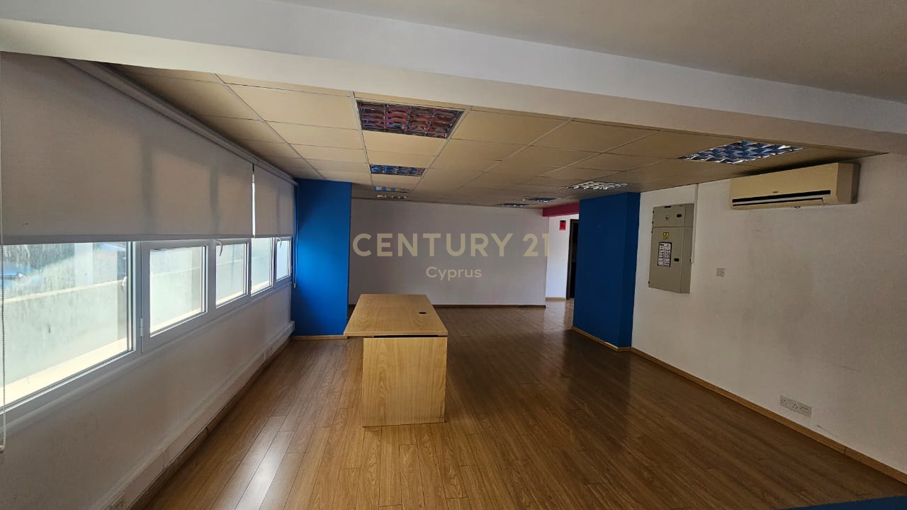 247m2 Bureau à Limassol, Chypre No. 54042