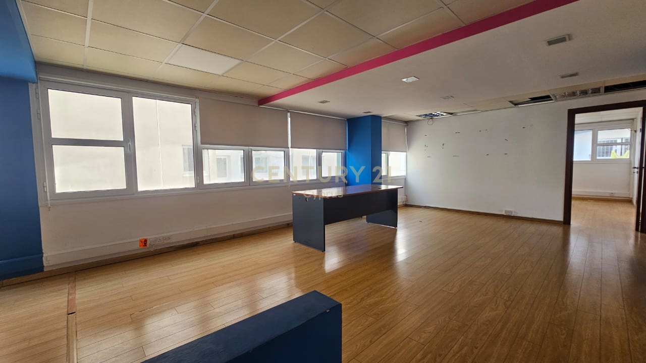 247m2 Bureau à Limassol, Chypre No. 54042