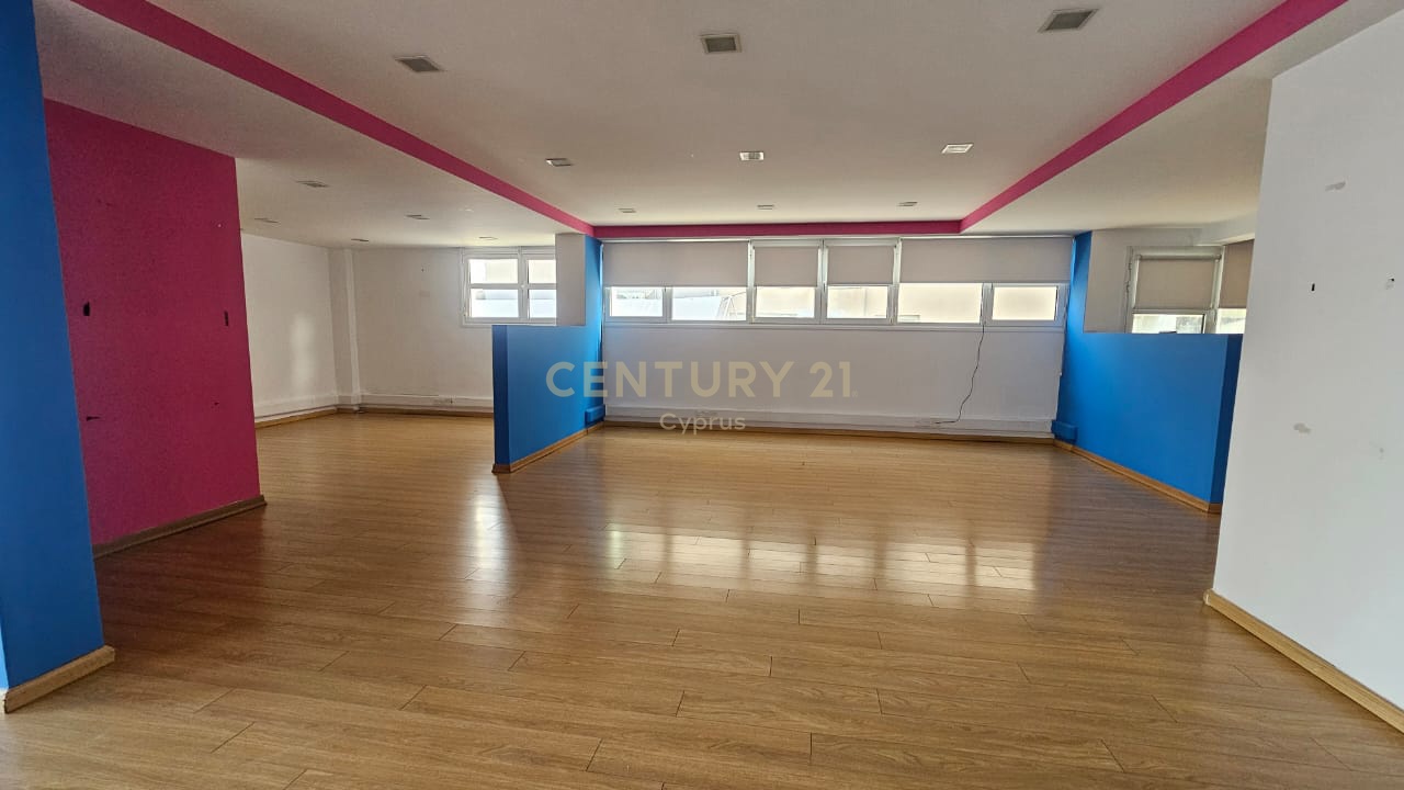 247m2 Bureau à Limassol, Chypre No. 54042
