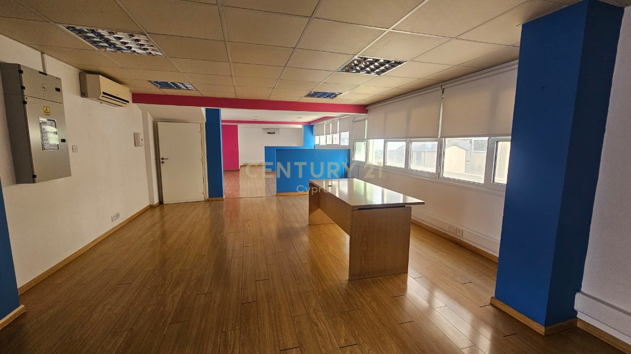 247m2 Bureau à Limassol, Chypre No. 54042