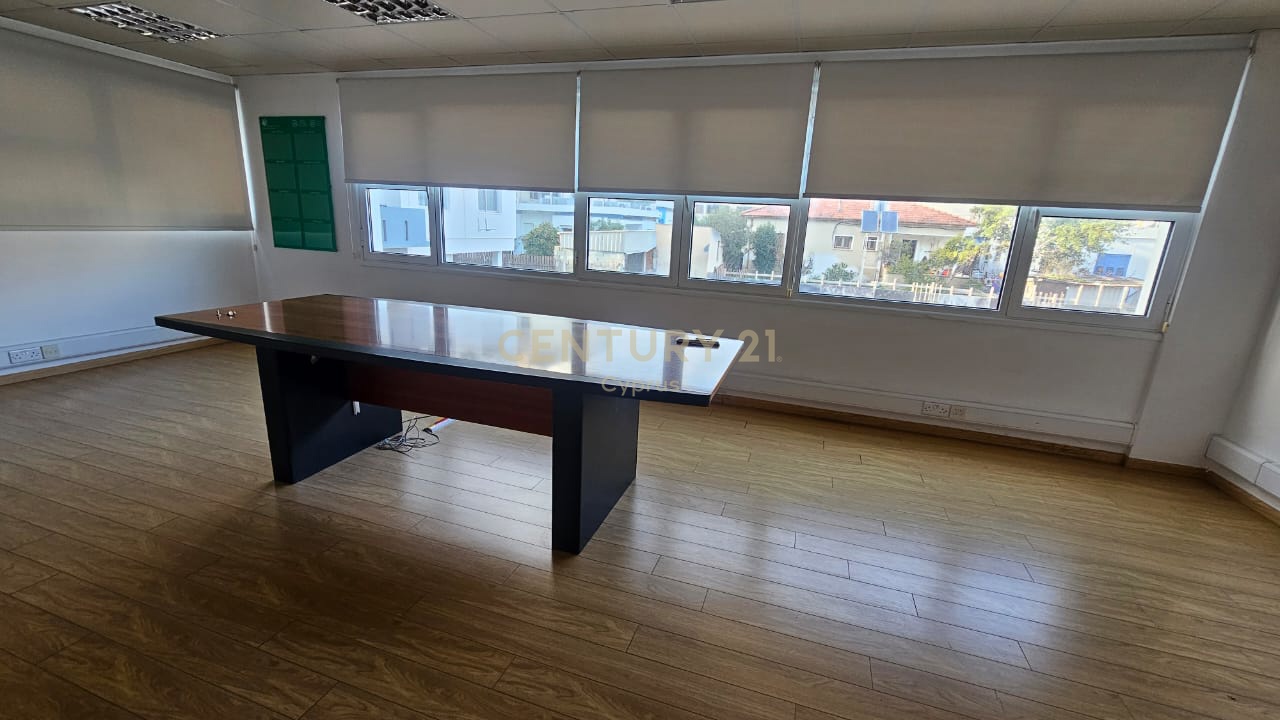 247m2 Bureau à Limassol, Chypre No. 54042