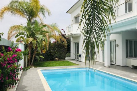 4 bedrooms Villa in Limassol, Cyprus No. 38467