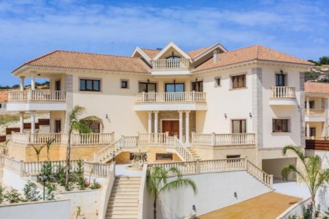5 bedrooms Villa in Limassol, Cyprus No. 38468