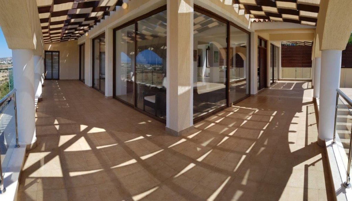 6 bedrooms Villa in Paphos, Cyprus No. 38472