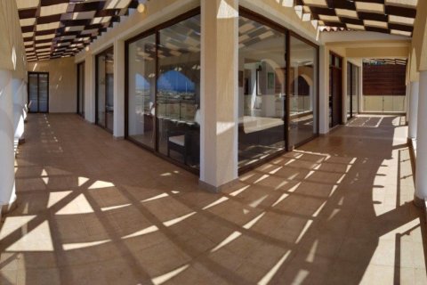 6 bedrooms Villa in Paphos, Cyprus No. 38472