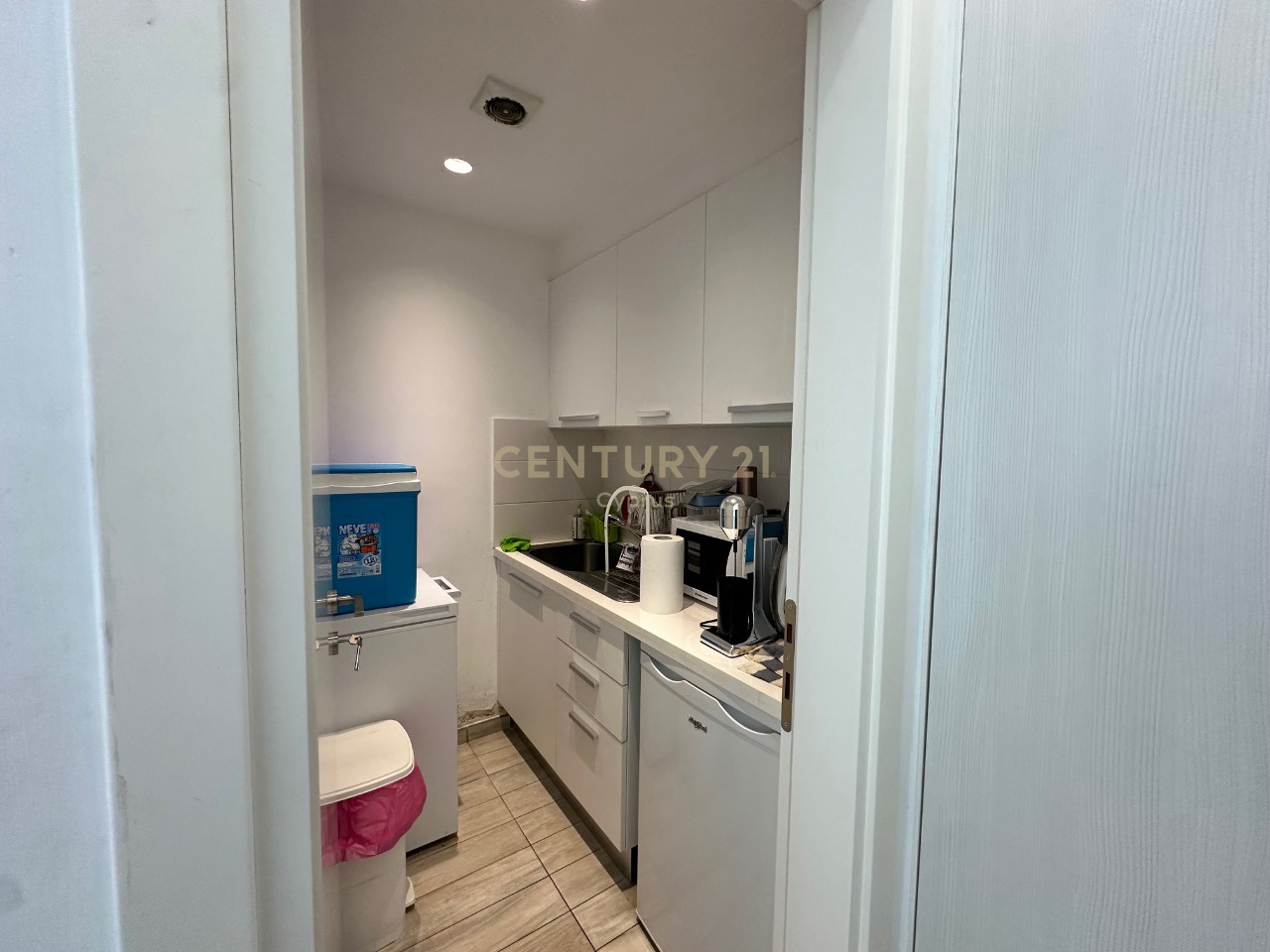 204m2 Bureau à Mesa Geitonia, Limassol, Chypre No. 55874