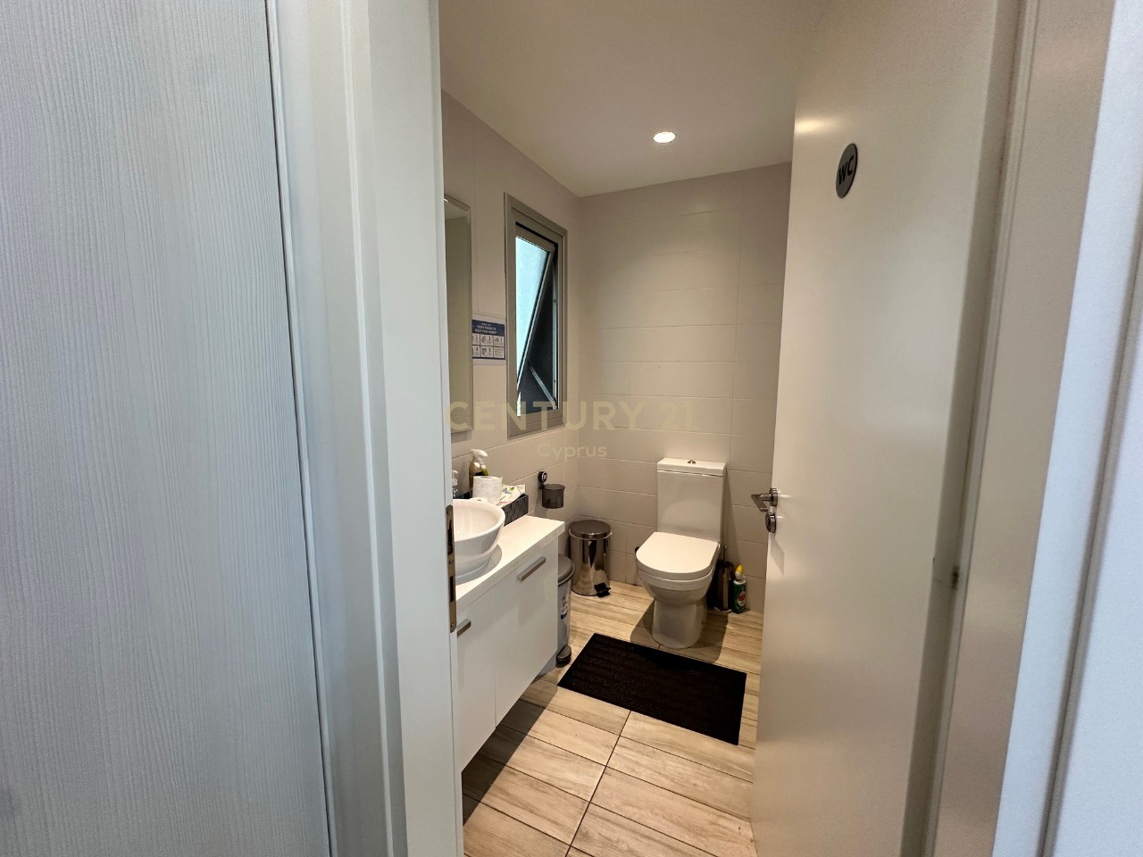 204m2 Bureau à Mesa Geitonia, Limassol, Chypre No. 55874