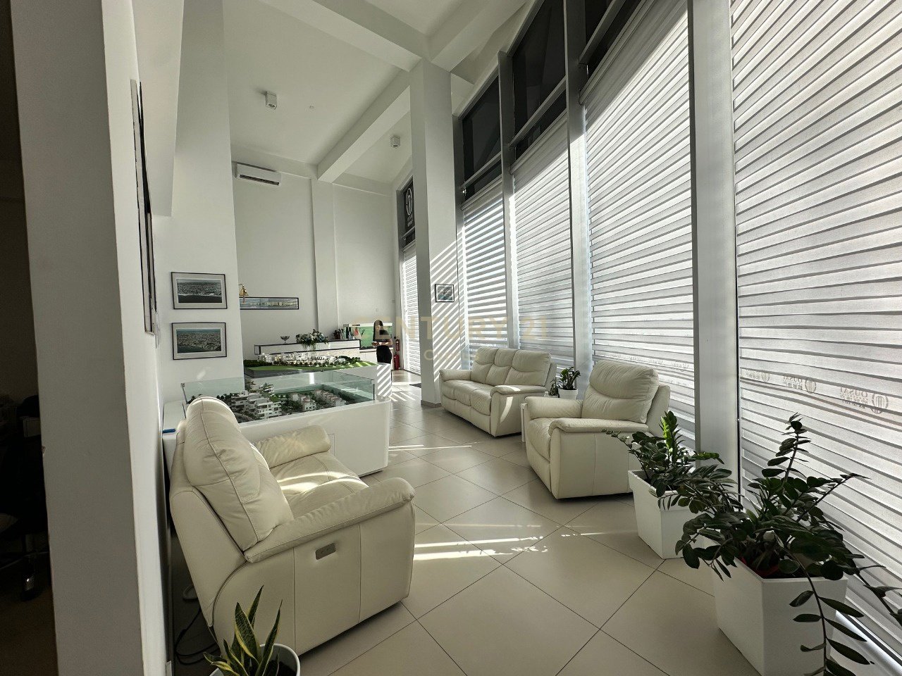 204m2 Bureau à Mesa Geitonia, Limassol, Chypre No. 55874