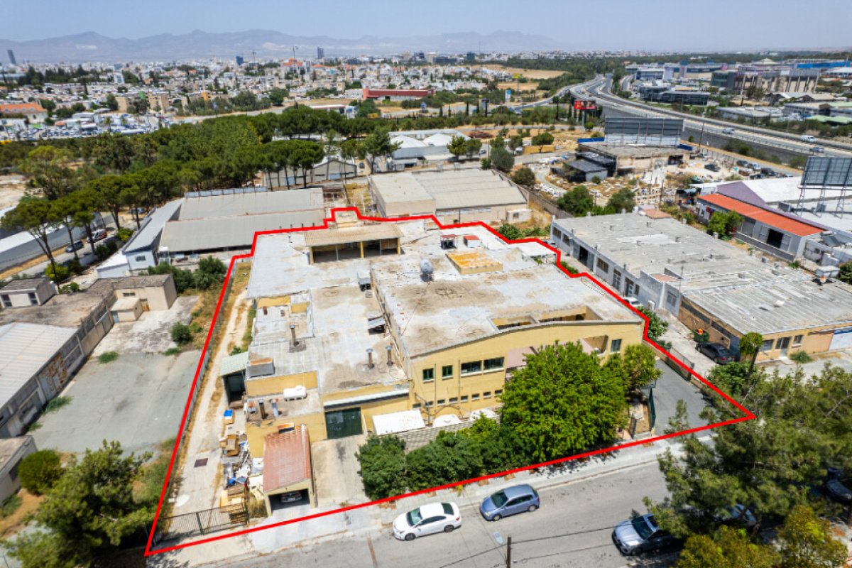 2850m2 Propriété commerciale à Nicosia, Chypre No. 37904