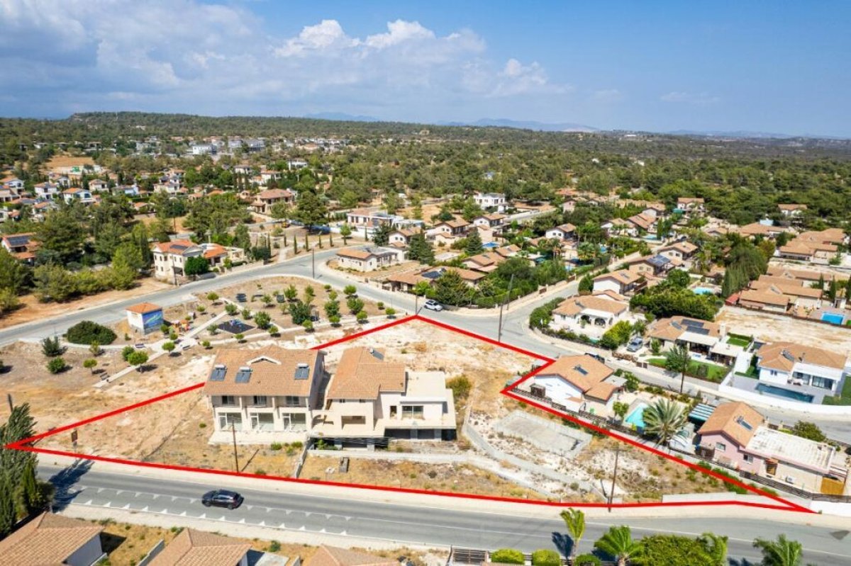 624m2 Commercial property in Limassol, Cyprus No. 37906