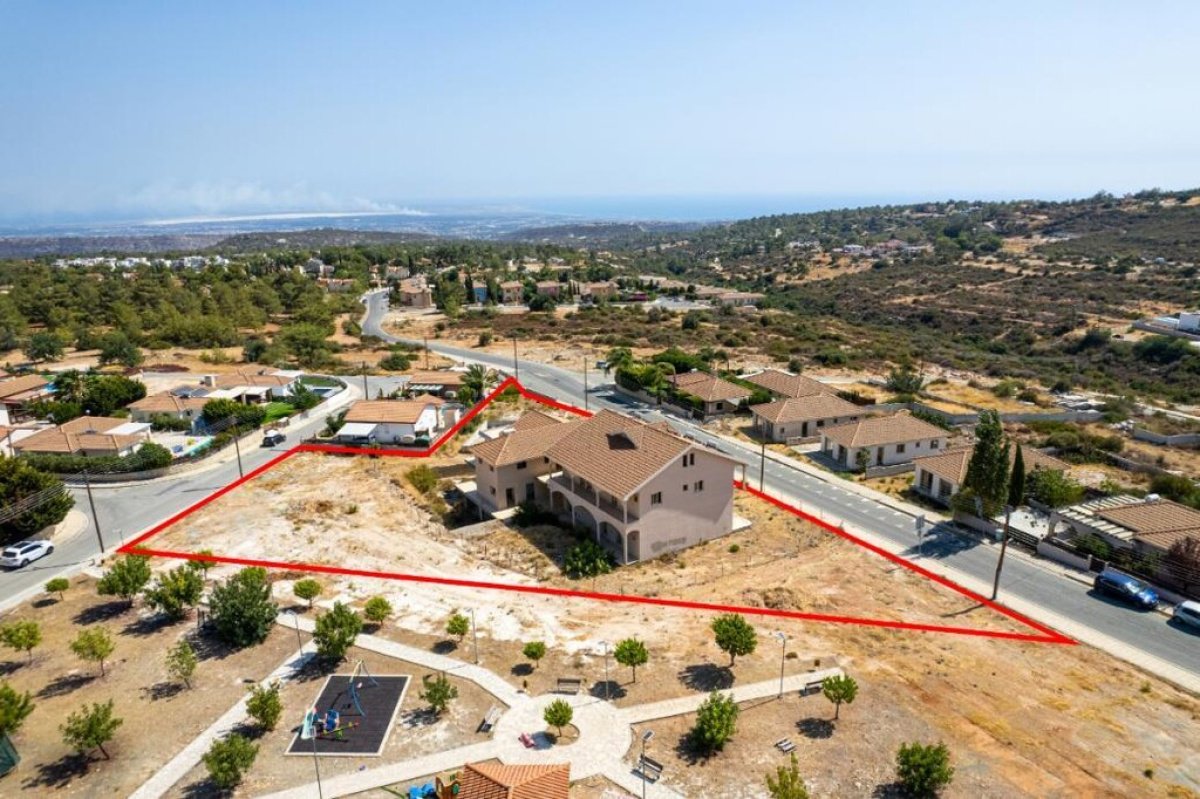 624m2 Commercial property in Limassol, Cyprus No. 37906