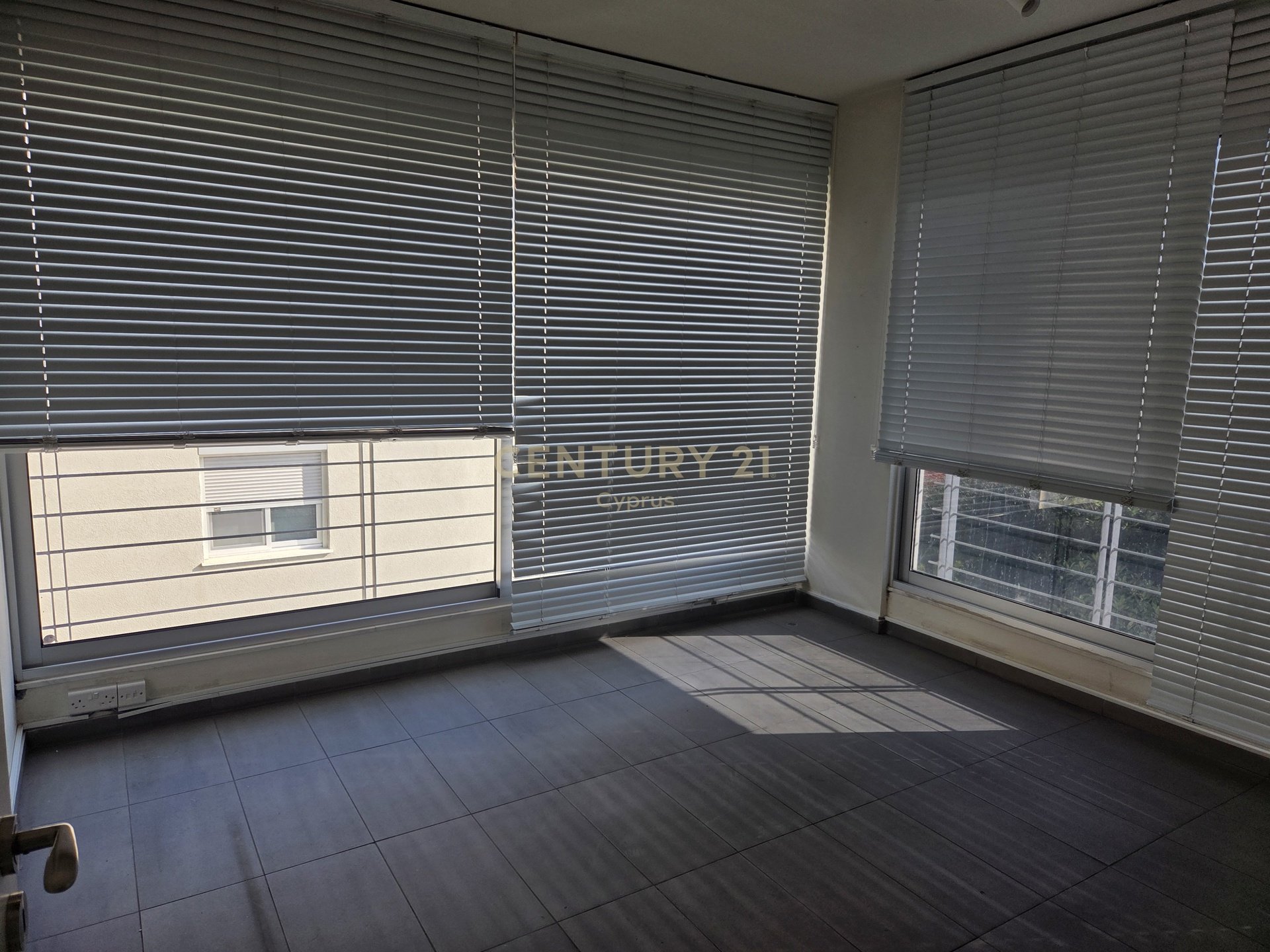 98m2 Bureau à Agios Nektarios, Limassol, Chypre No. 58569