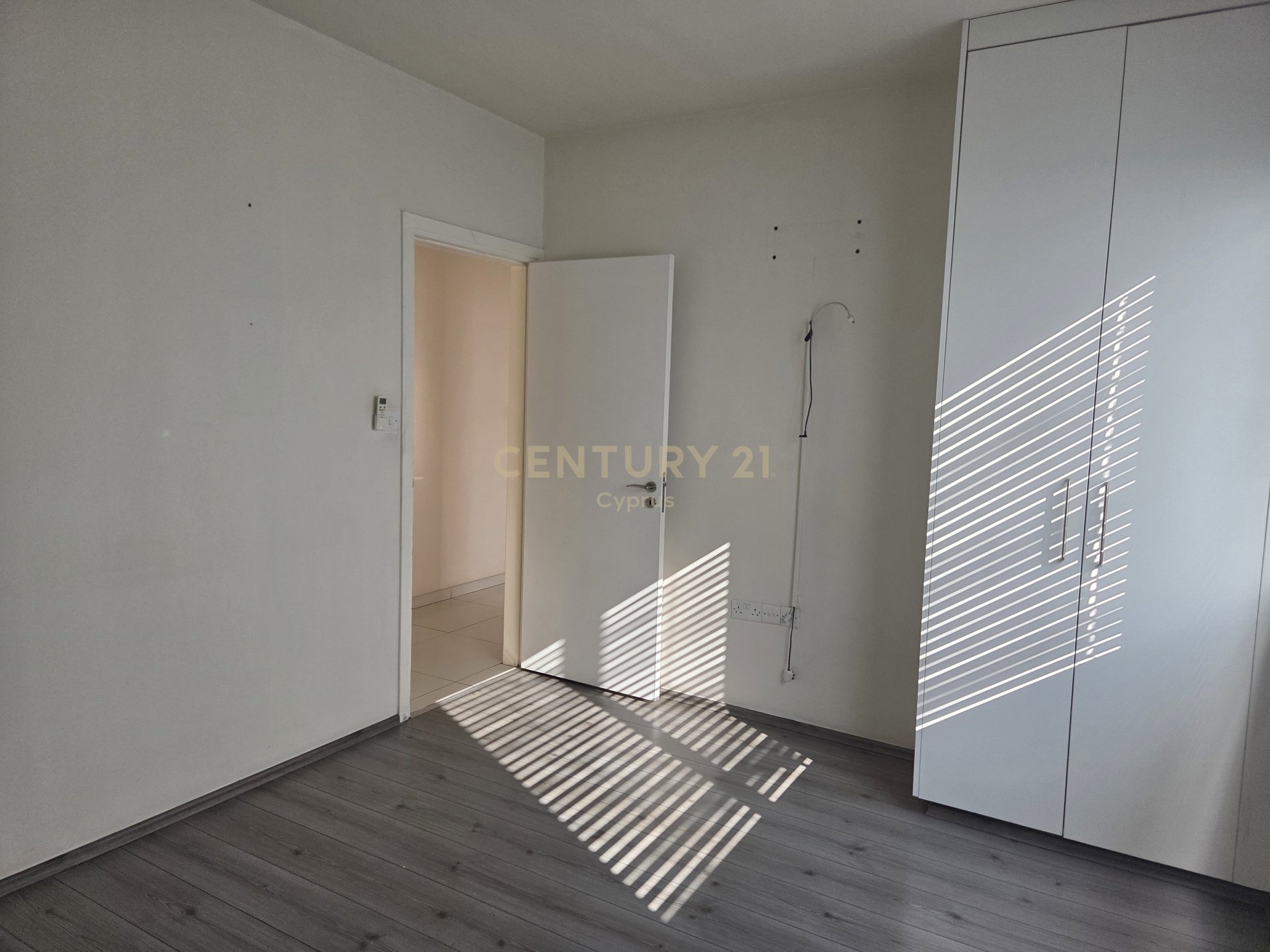 98m2 Bureau à Agios Nektarios, Limassol, Chypre No. 58569