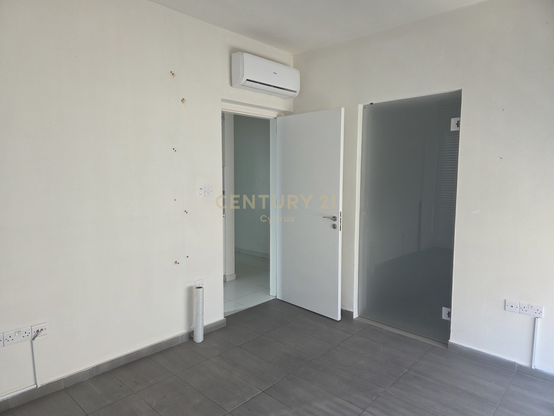 98m2 Bureau à Agios Nektarios, Limassol, Chypre No. 58569