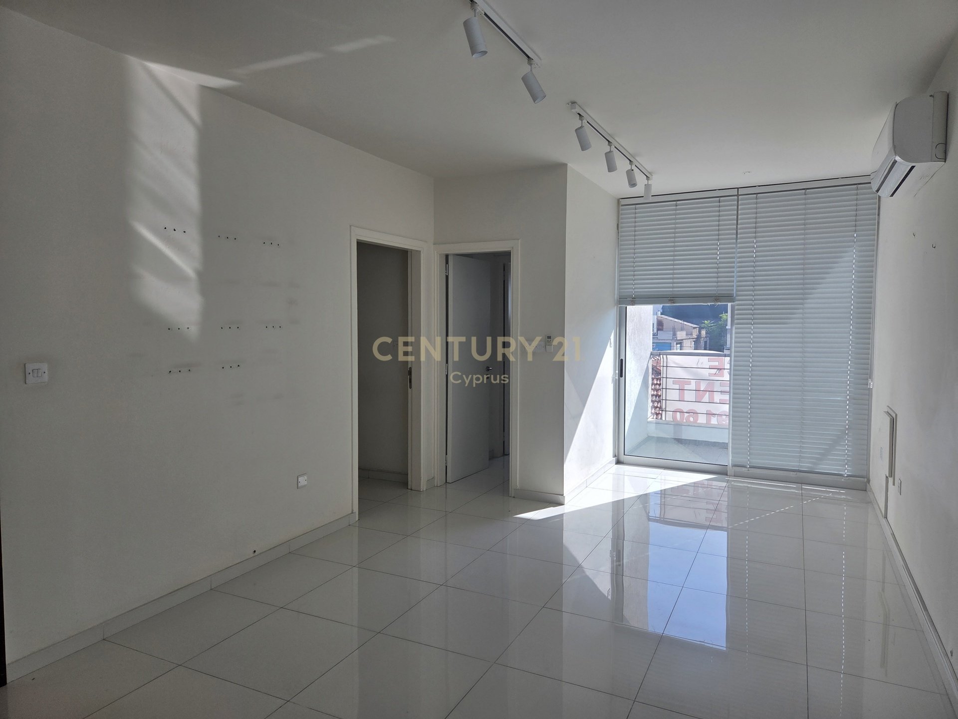 98m2 Bureau à Agios Nektarios, Limassol, Chypre No. 58569