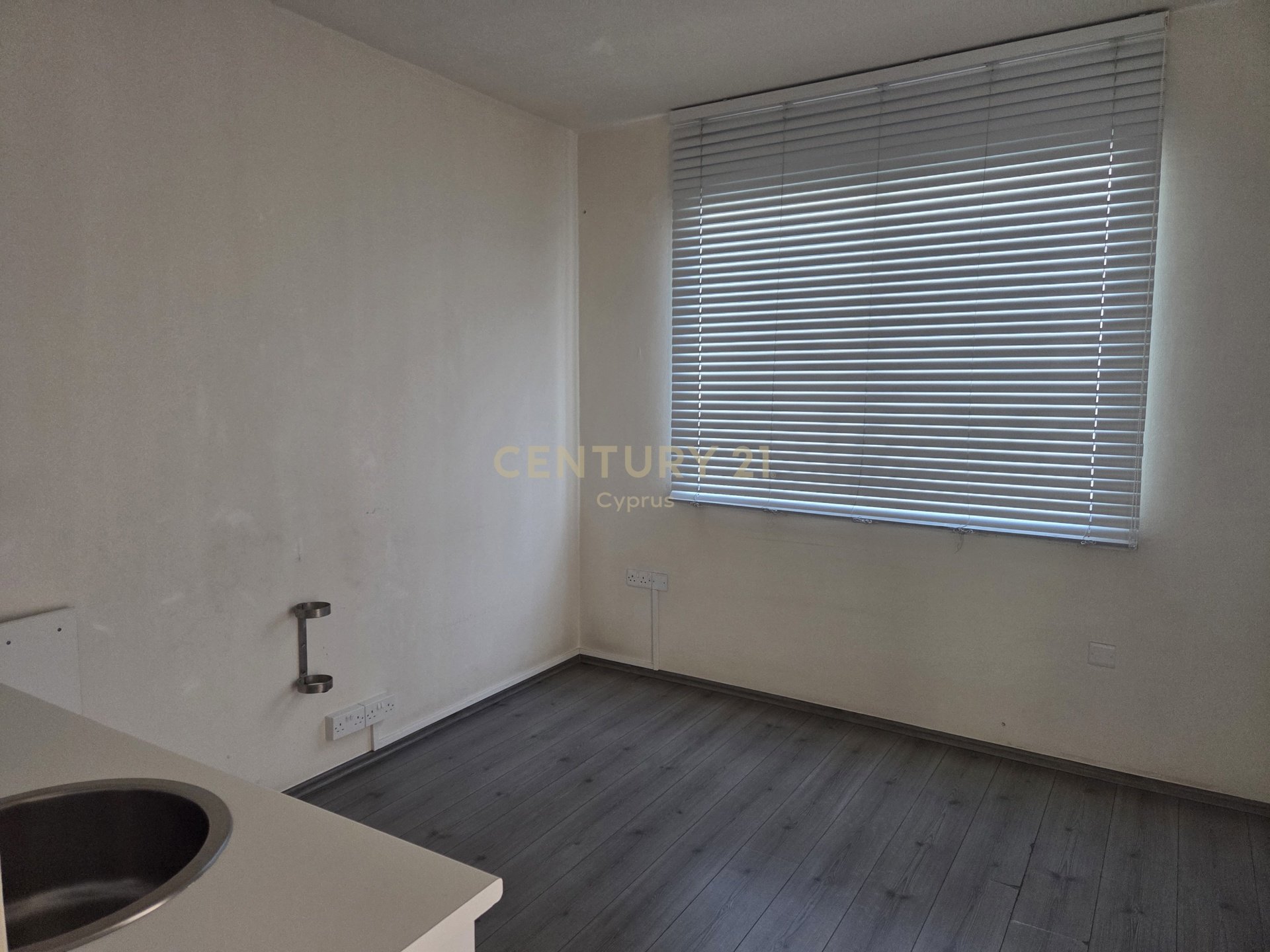 98m2 Bureau à Agios Nektarios, Limassol, Chypre No. 58569