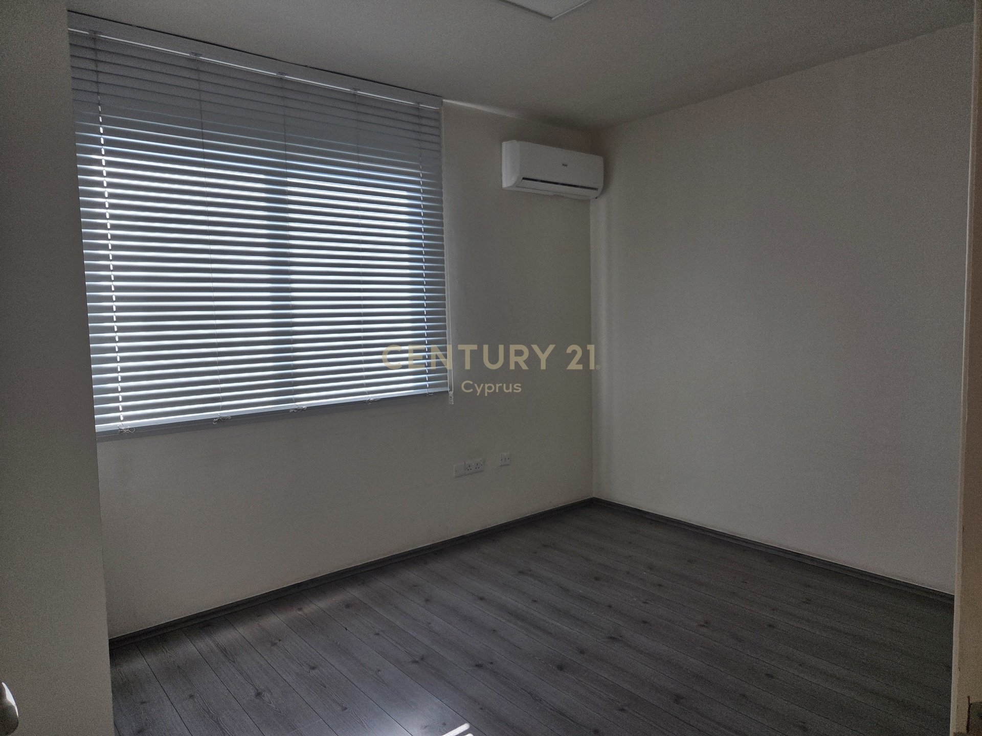 98m2 Bureau à Agios Nektarios, Limassol, Chypre No. 58569