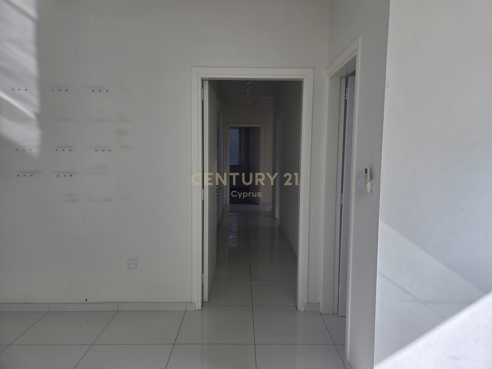 98m2 Bureau à Agios Nektarios, Limassol, Chypre No. 58569