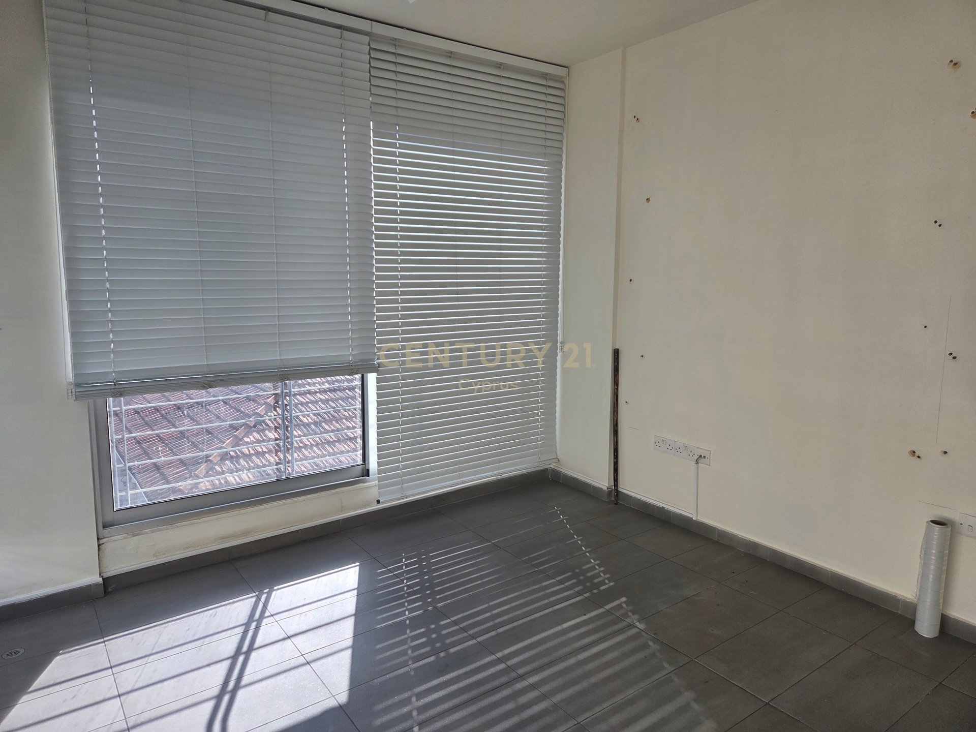98m2 Bureau à Agios Nektarios, Limassol, Chypre No. 58569