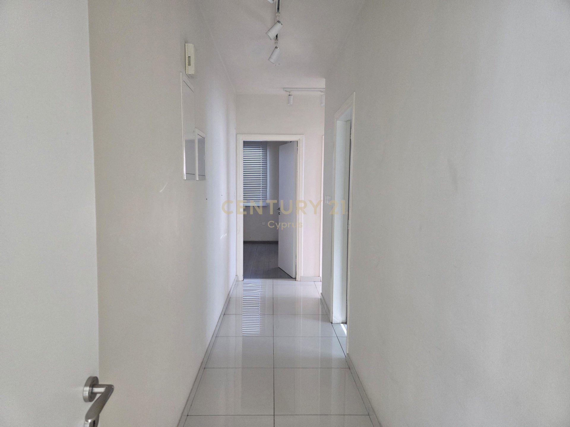 98m2 Bureau à Agios Nektarios, Limassol, Chypre No. 58569