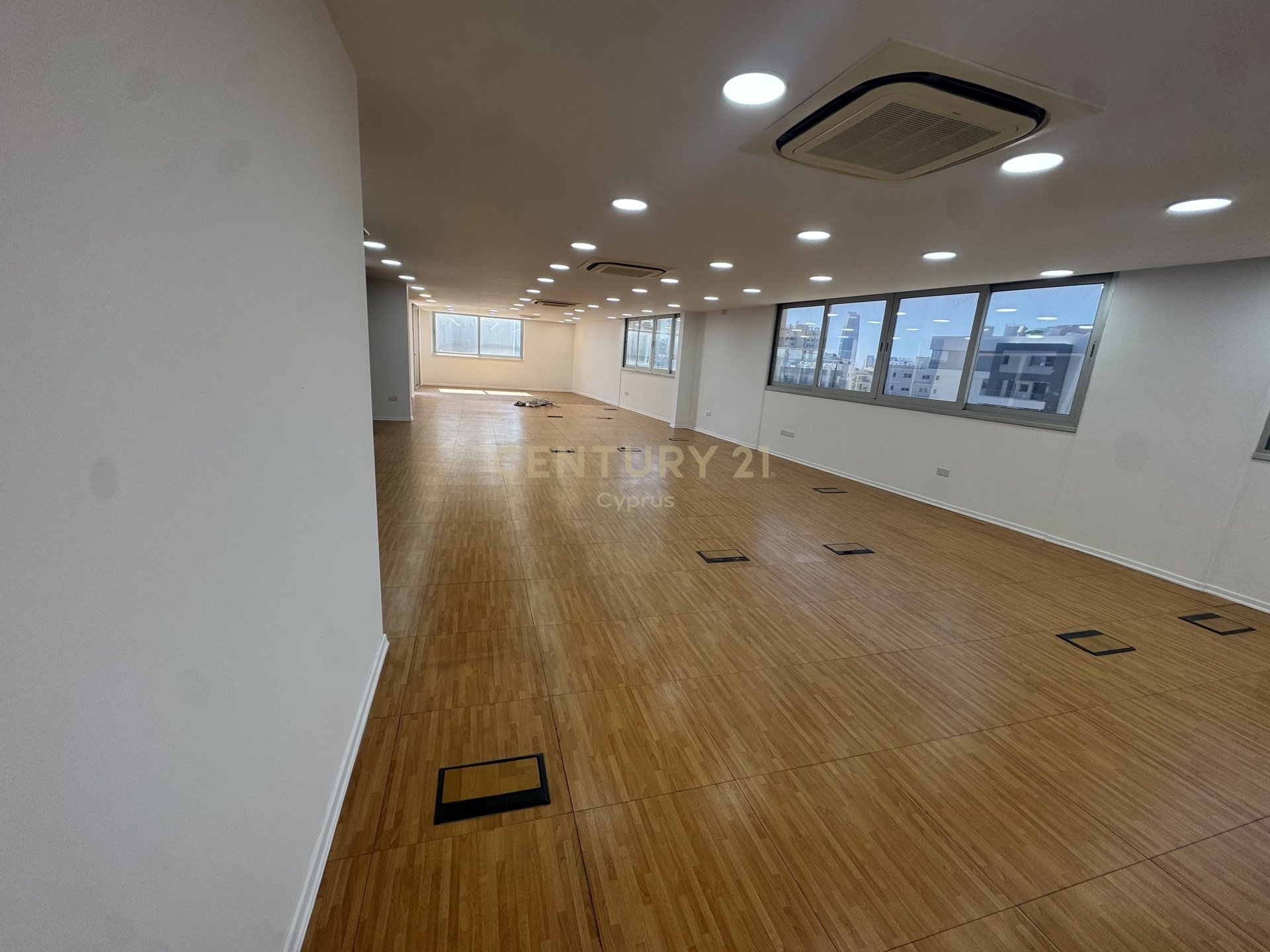 300m2 Bureau à Agios Athanasios, Limassol, Chypre No. 58567
