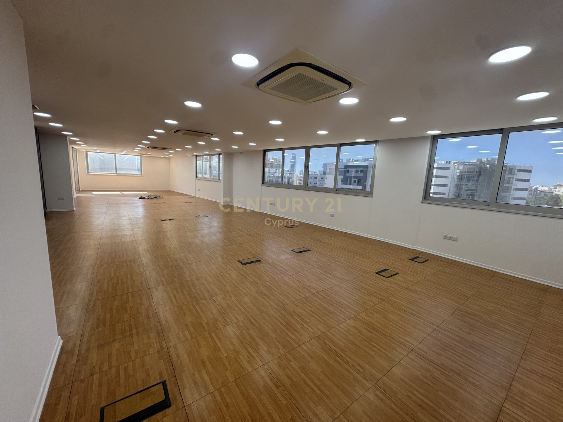 300m2 Bureau à Agios Athanasios, Limassol, Chypre No. 58567