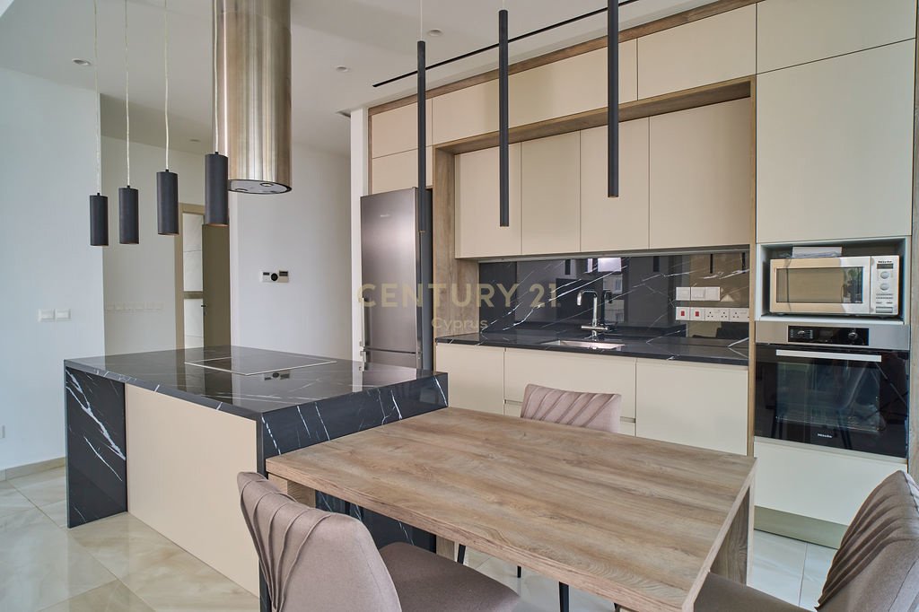 3 bedrooms Penthouse in Germasogeia, Limassol, Cyprus No. 58570