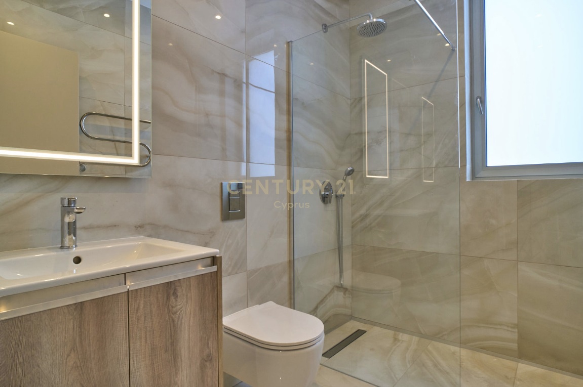 3 bedrooms Penthouse in Germasogeia, Limassol, Cyprus No. 58570
