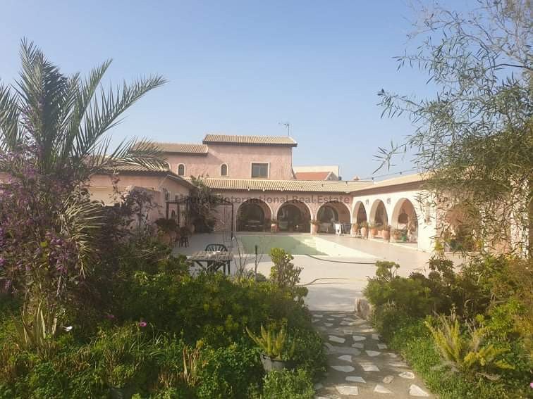 4 bedrooms Villa in Mosfiloti, Larnaka, Cyprus No. 50965