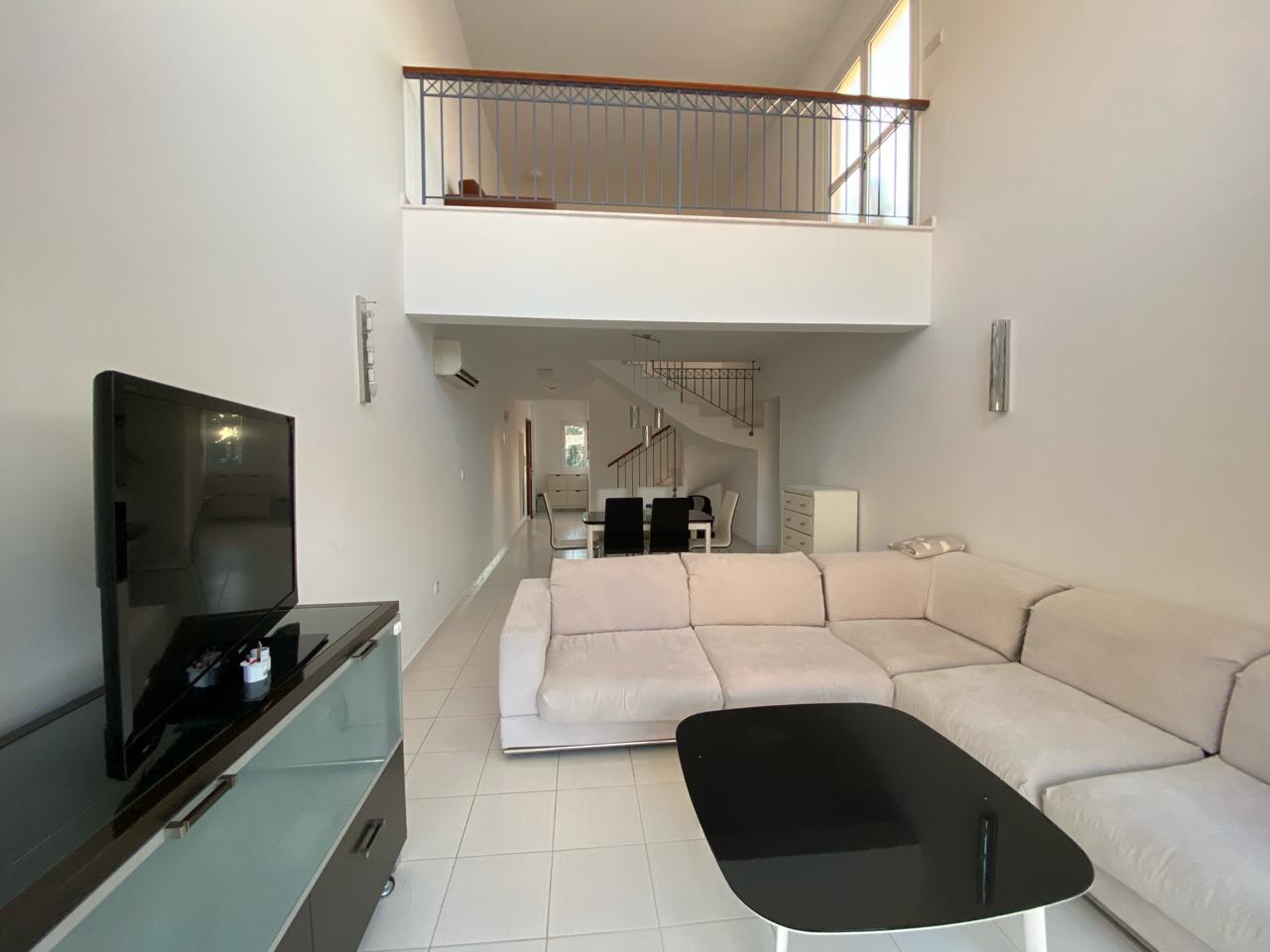 3 bedrooms Townhouse in Paphos, Cyprus No. 33141