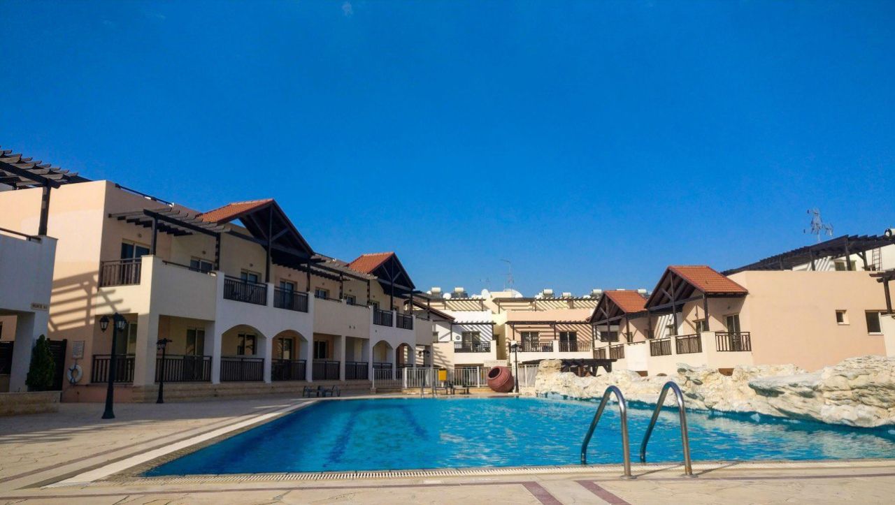 2 bedrooms Apartment in Larnaka, Cyprus No. 35655