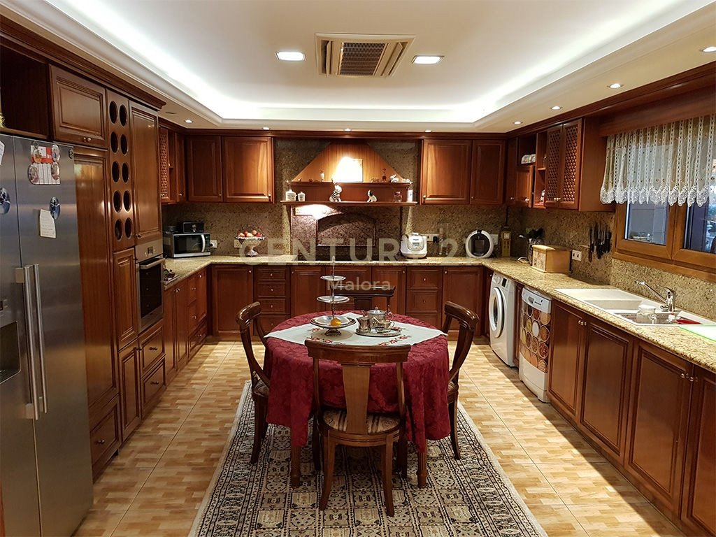 6 bedrooms Villa in Agios Tychonas, Limassol, Cyprus No. 55705