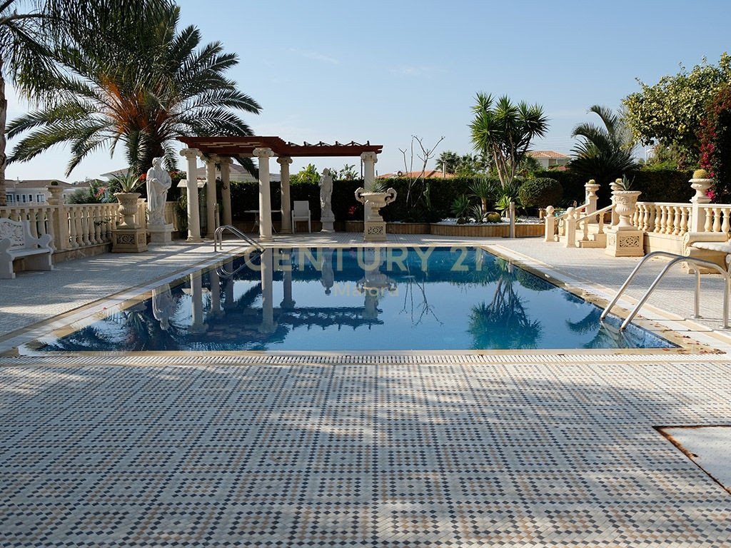 6 bedrooms Villa in Agios Tychonas, Limassol, Cyprus No. 55705
