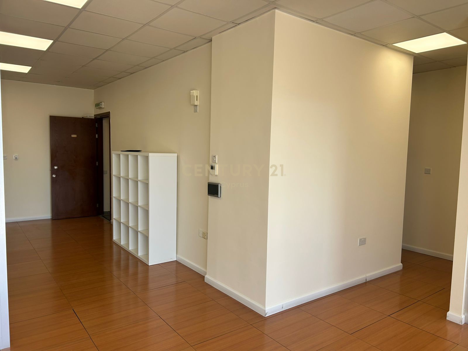 248m2 Bureau à Mesa Geitonia, Limassol, Chypre No. 55125