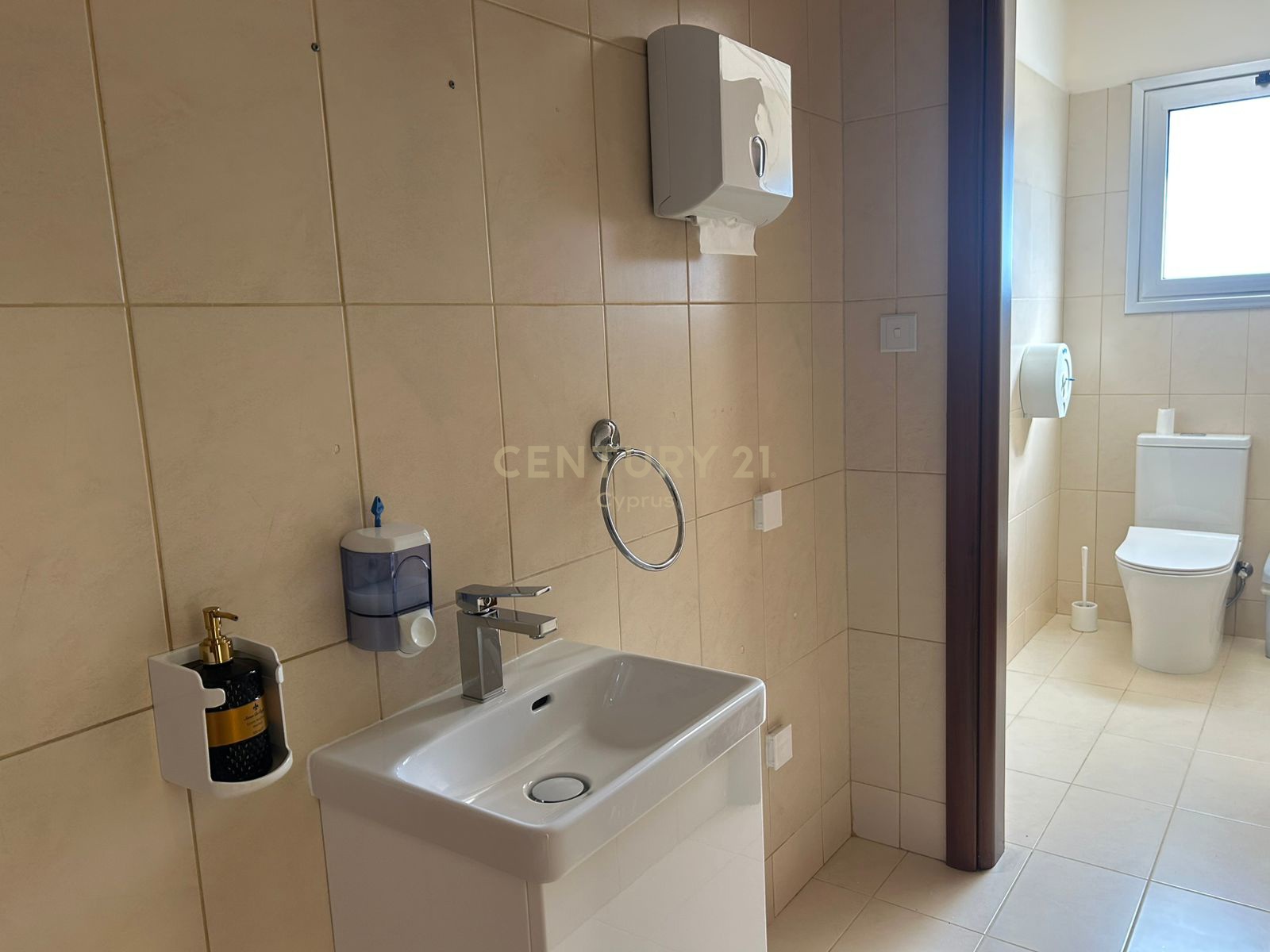 248m2 Bureau à Mesa Geitonia, Limassol, Chypre No. 55125
