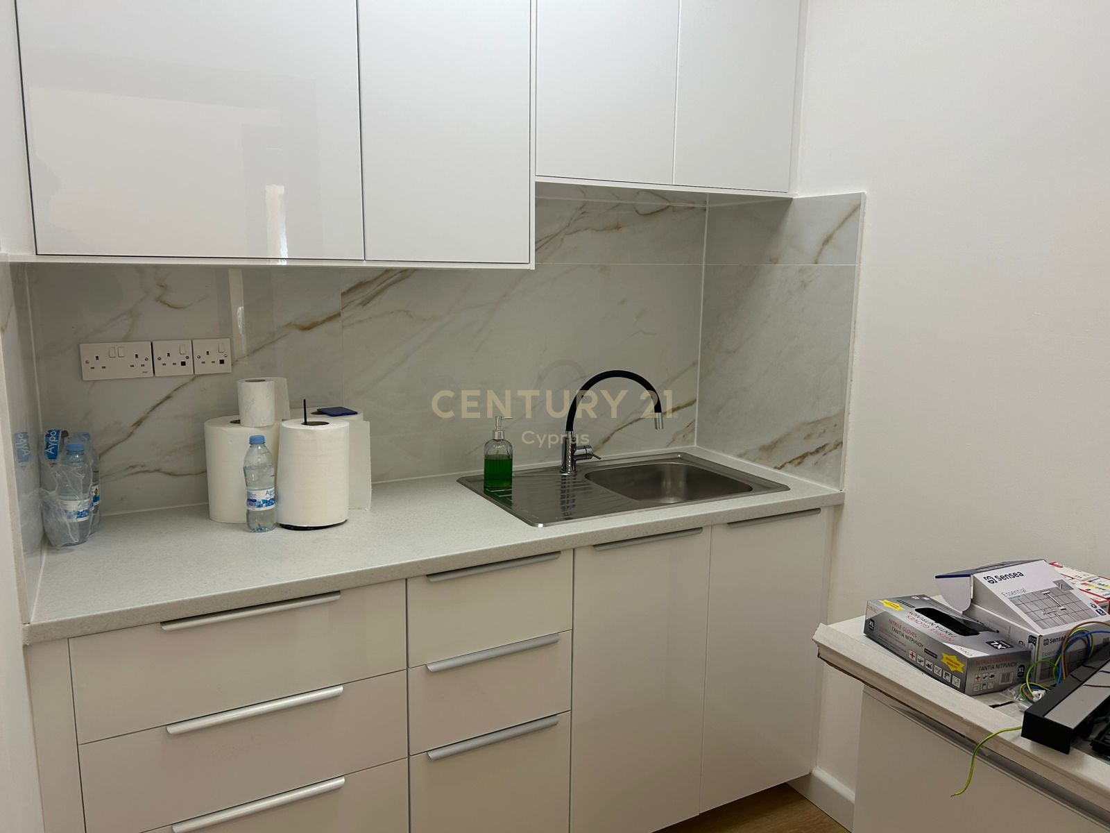 248m2 Bureau à Mesa Geitonia, Limassol, Chypre No. 55125