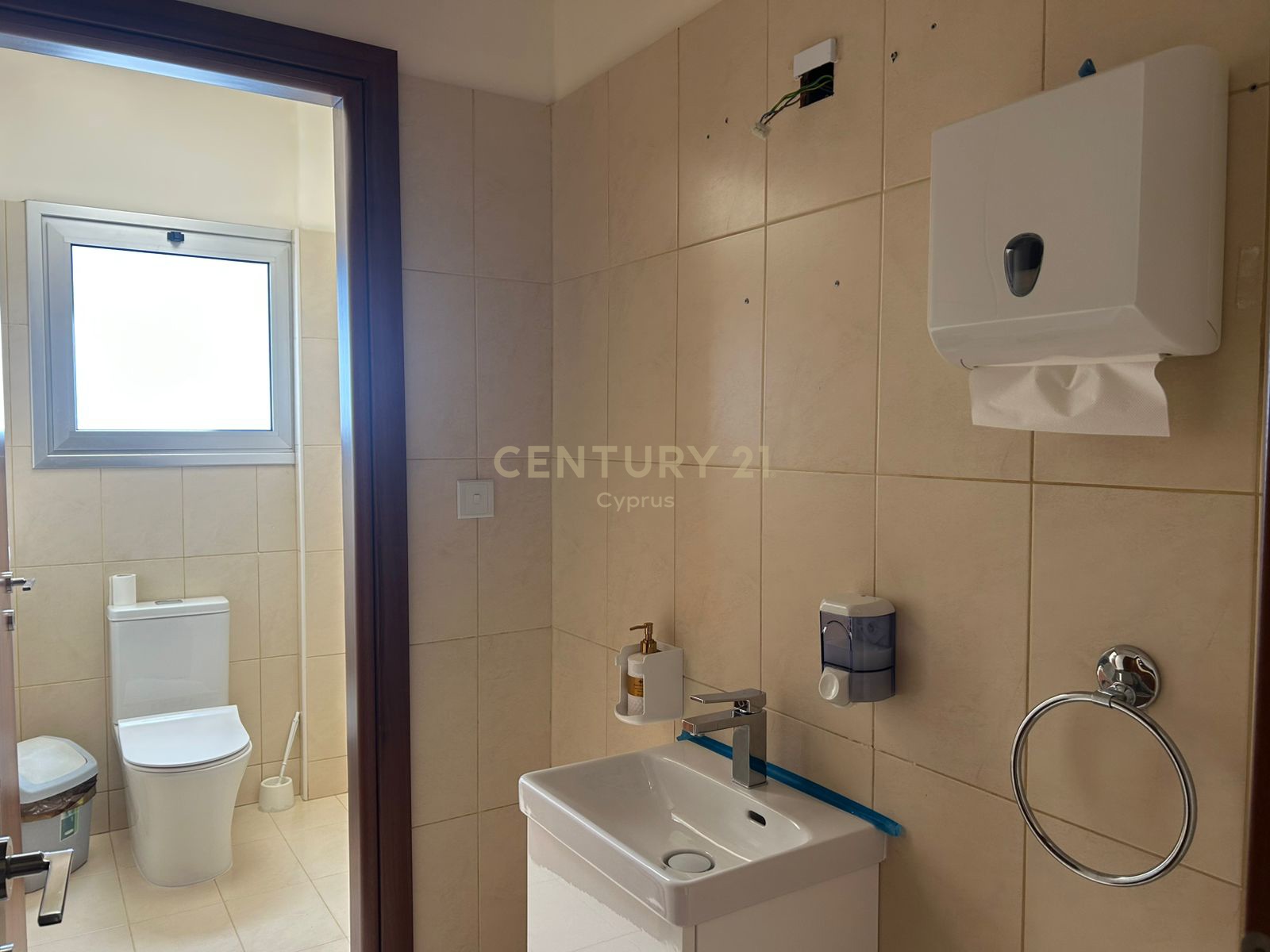 248m2 Bureau à Mesa Geitonia, Limassol, Chypre No. 55125