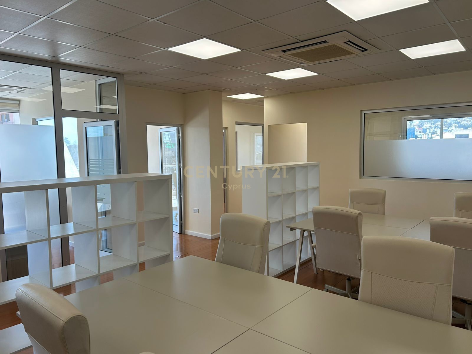 248m2 Bureau à Mesa Geitonia, Limassol, Chypre No. 55125