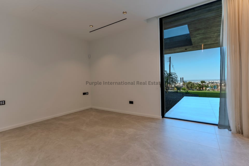 6 bedrooms Villa in Germasogeia, Limassol, Cyprus No. 52493